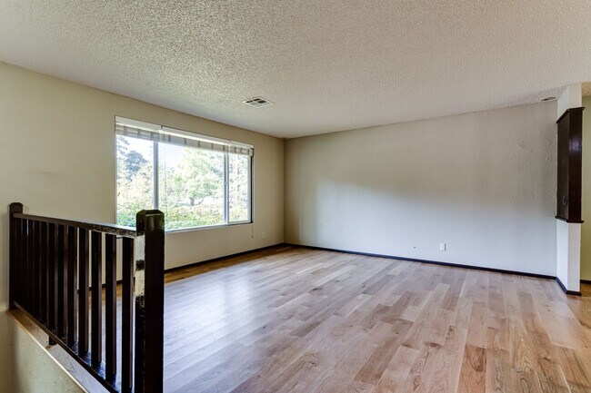 Foto del edificio - Beautiful 5 bedroom house in South Eugene!