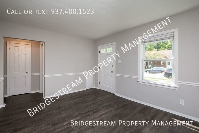 Foto del edificio - Updated 3 bedroom, 1 bath duplex in Fairborn