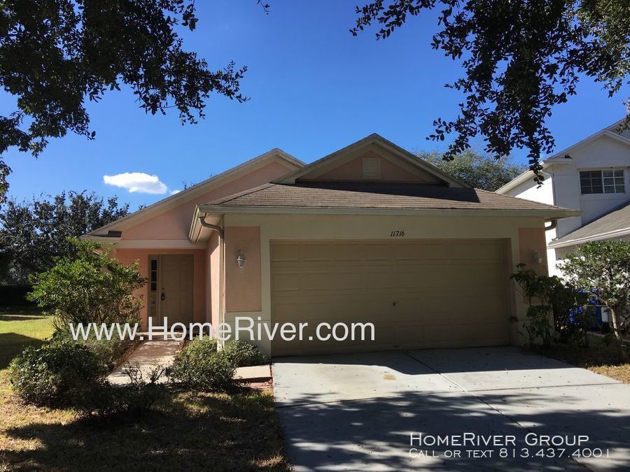 Primary Photo - 3/2 with screen porch & spacious yard