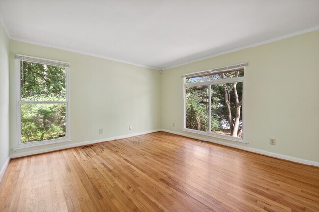 Foto del edificio - Sunny mid-century close to everything with...