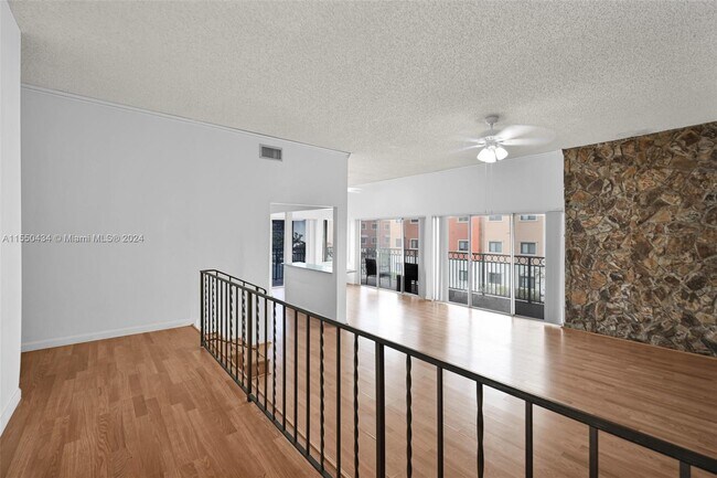 Foto del edificio - 4850 SW 63rd Terrace