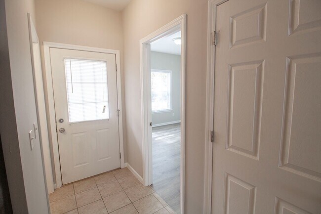 Foto del edificio - Beautiful 3 Bedroom Condo