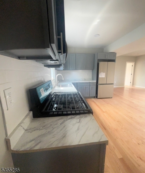 Foto del edificio - 83 Maple Ave
