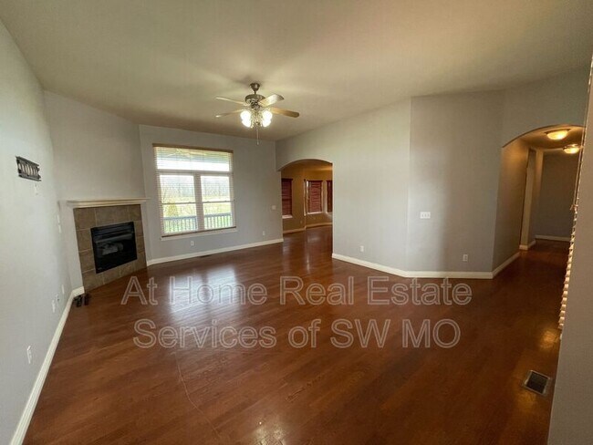Building Photo - 6063 N 19th Ave
