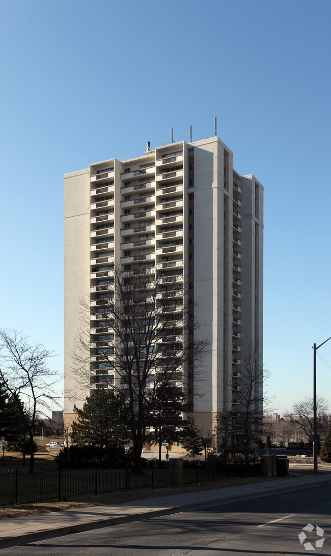 Building Photo - 1465 Lawrence Avenue West