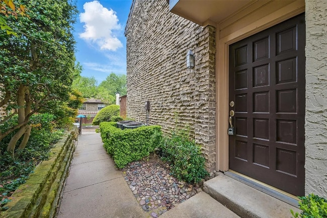 Building Photo - 5626 Preston Oaks Rd