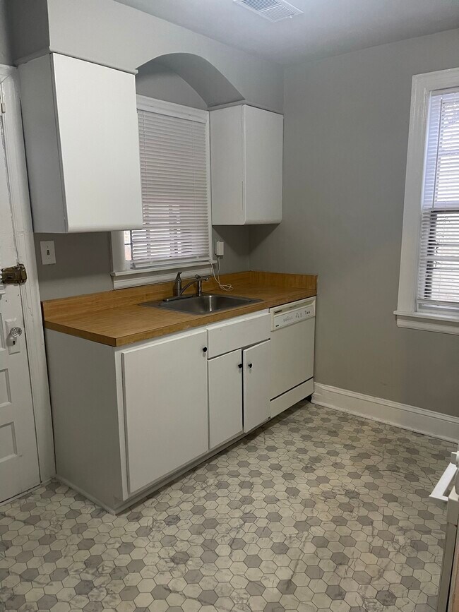 Foto del edificio - 1707 Dinwiddie Ave