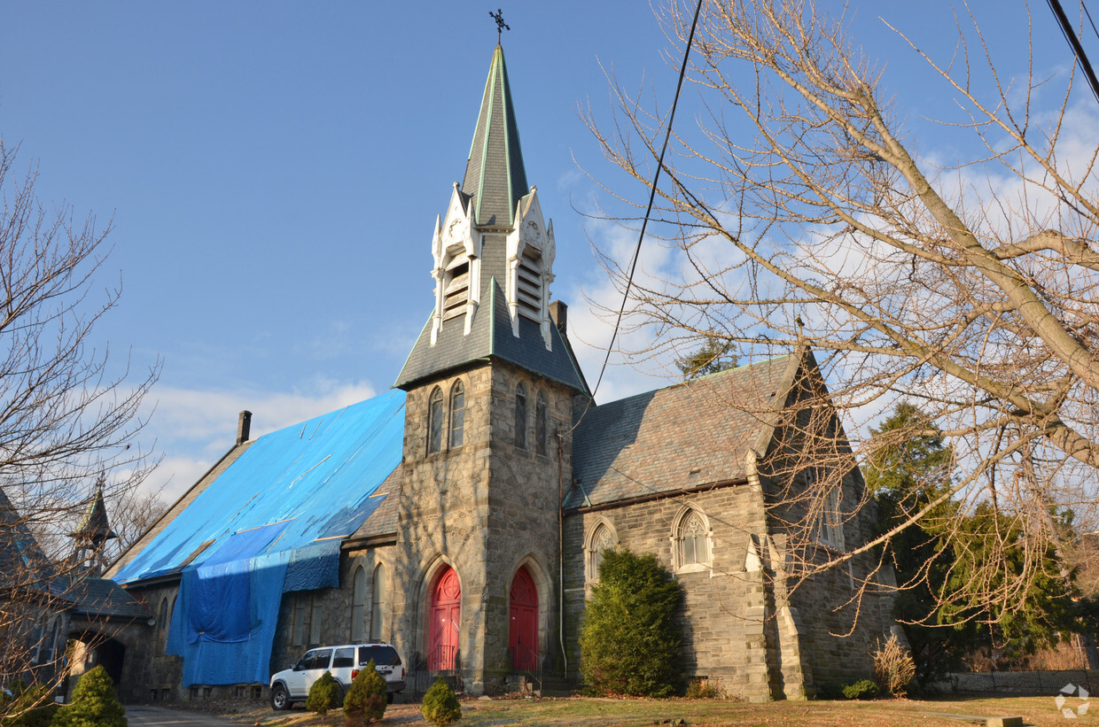 Primary Photo - 6024-6024R Wayne Ave
