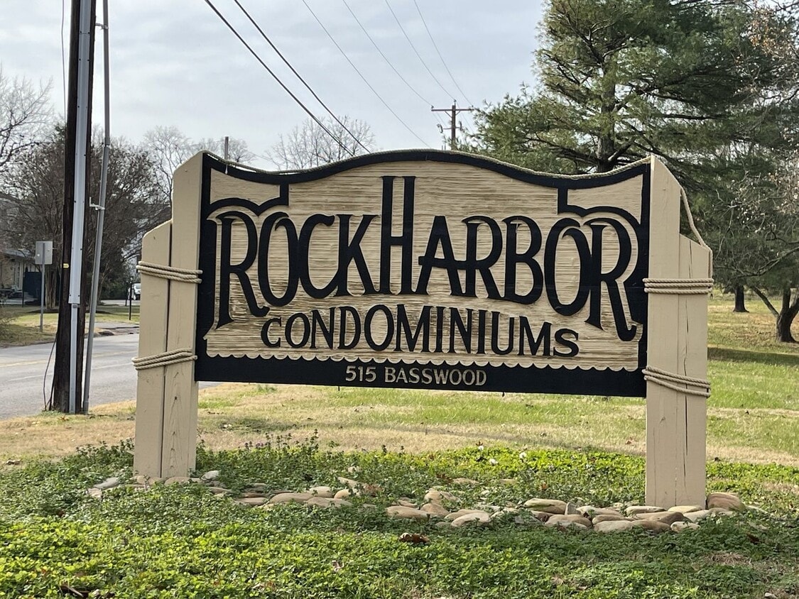 Photo - 515 Basswood Avenue