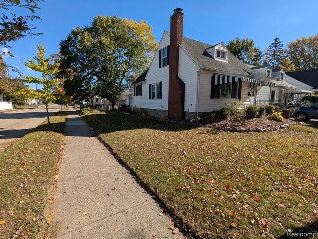 Foto del edificio - 1103 Mclean Ave