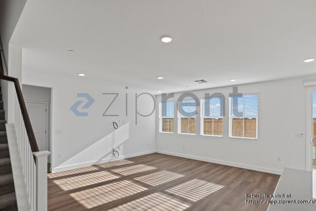 Building Photo - 426 Gold Coast Rd