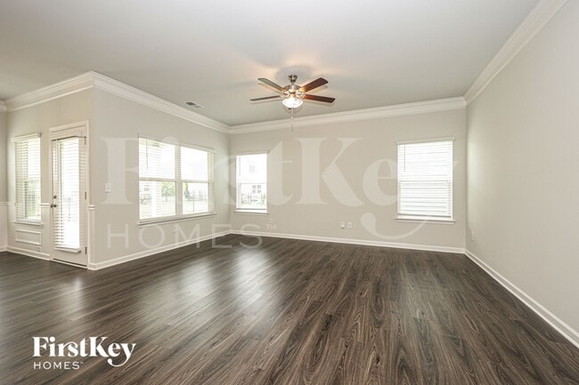 Foto del edificio - 3727 Pelham Wood Dr