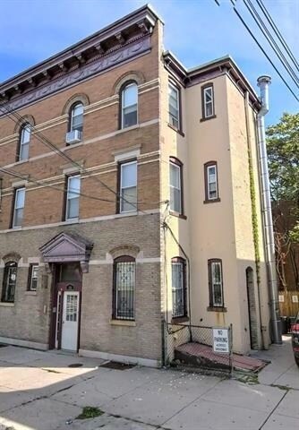 Building Photo - 1138 Summit Ave