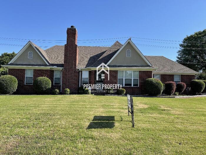 Primary Photo - 8498 Trinity Rd