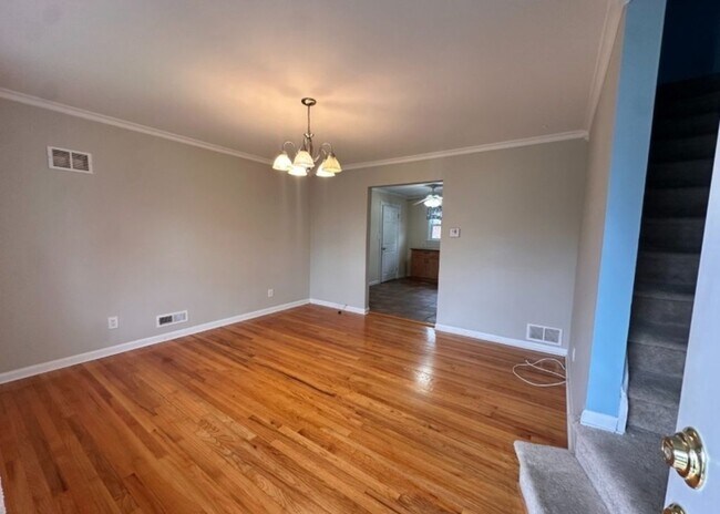 Building Photo - 228 S 16th Ave