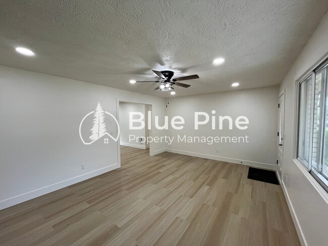 Building Photo - 3095 Disney Dr