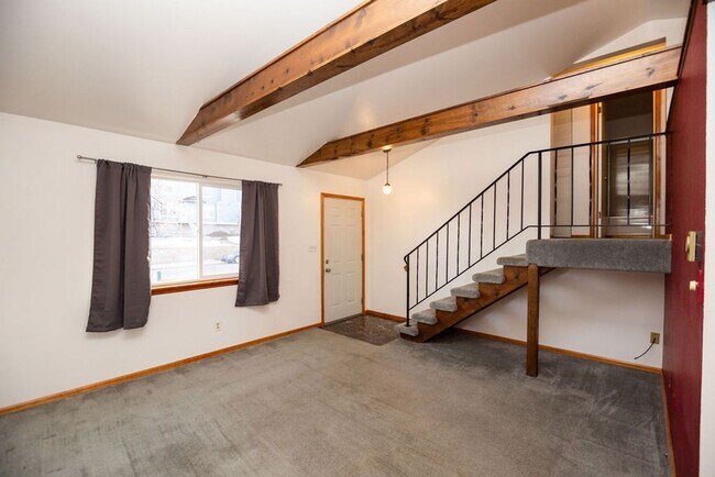 Foto del edificio - 3208 Spruce Dr