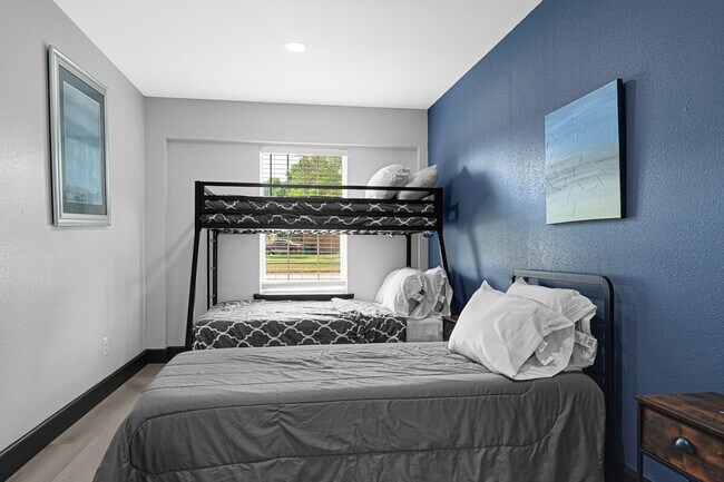 Building Photo - 12115 Wood Forest Dr