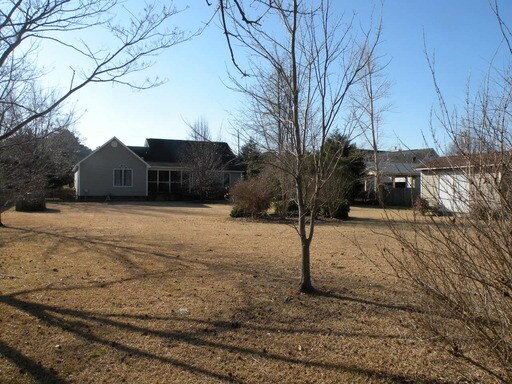 Building Photo - 300 Juanita Ln