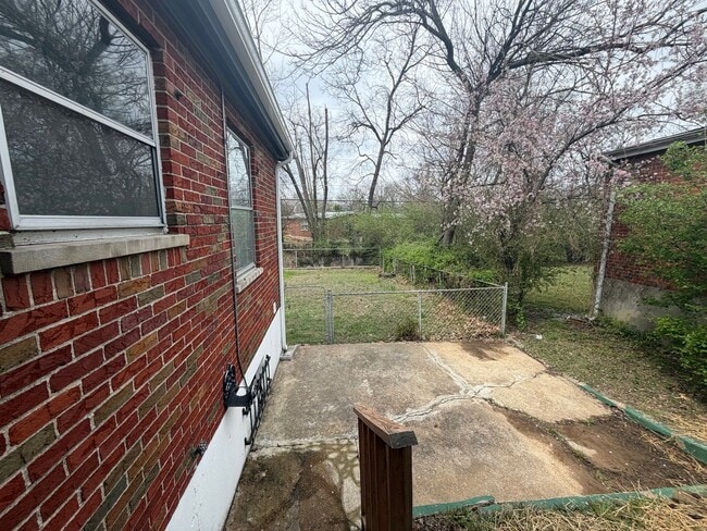 Building Photo - 1315 Mendell Dr