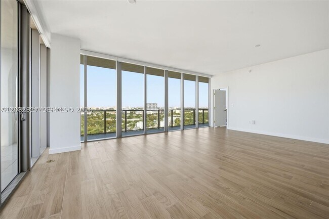 Foto del edificio - 2678 Tigertail Ave