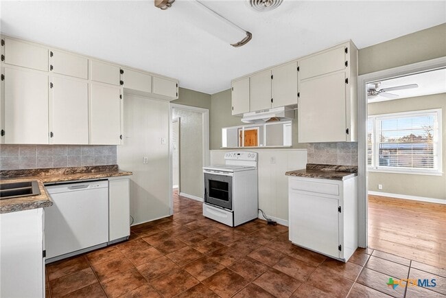 Foto del edificio - 1801 S 47th St