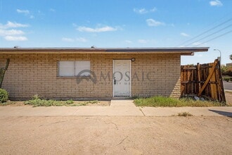 Building Photo - 1204 S McClintock Dr