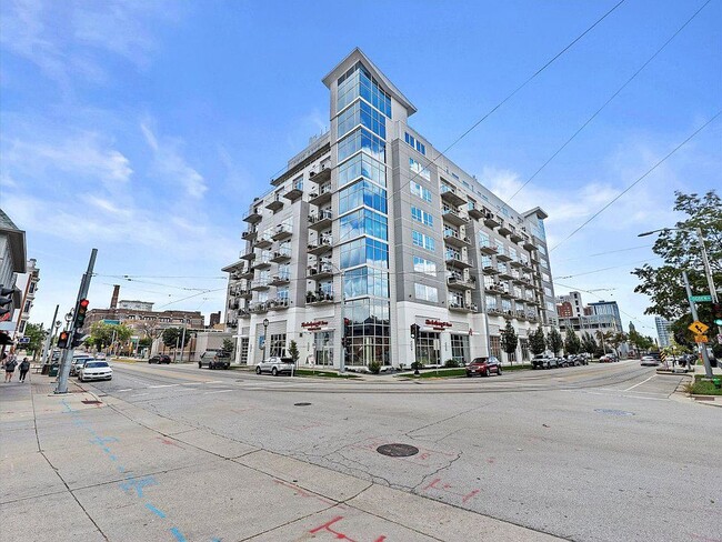 Building Photo - 601 E Ogden Ave