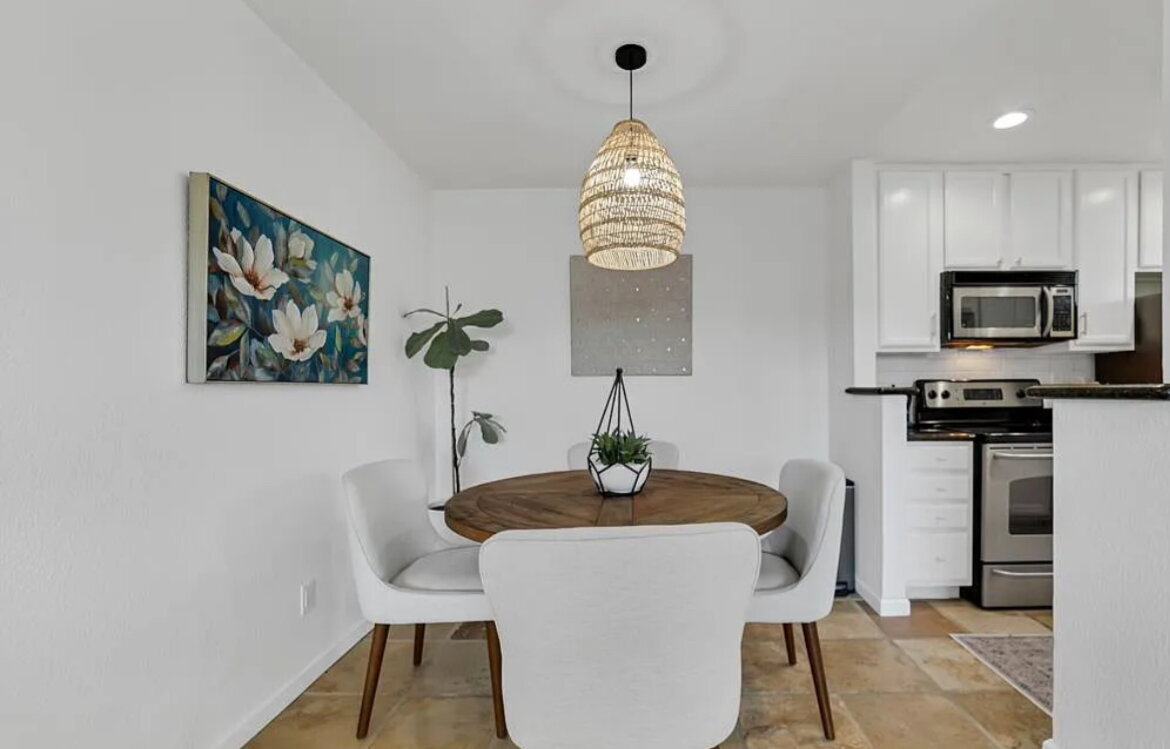 Foto principal - Charming 1 bedroom condo centrally located...