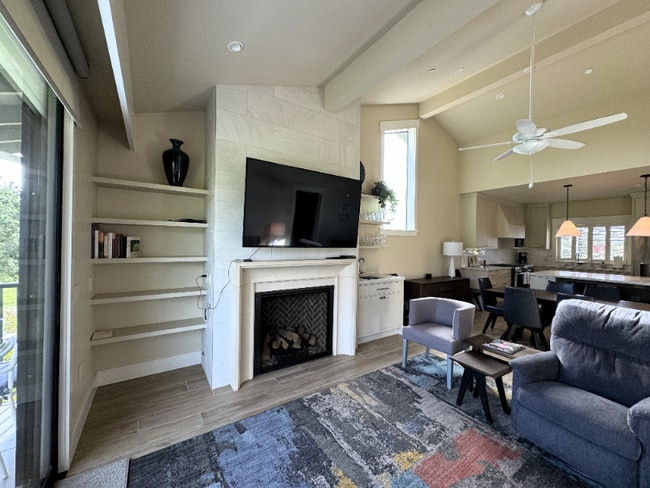 Building Photo - 875 Oak Leaf Way