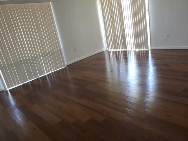 Foto del edificio - 7206 Donnell Pl