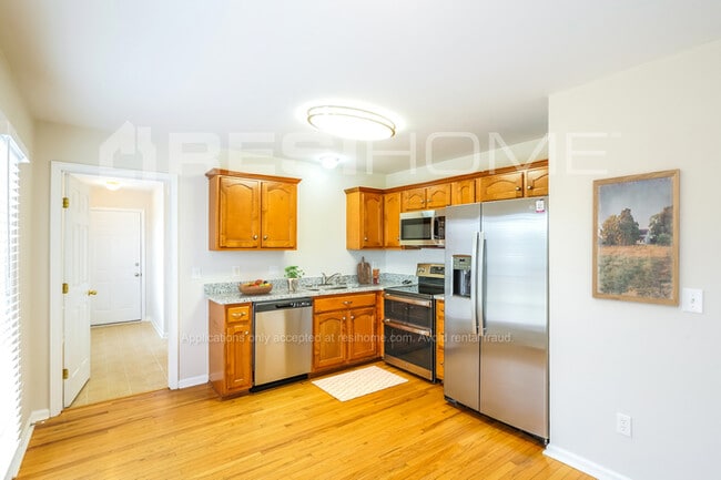 Building Photo - 1607 Wellington Dr