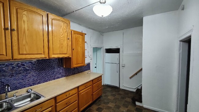 Building Photo - 2942 Childs Ave