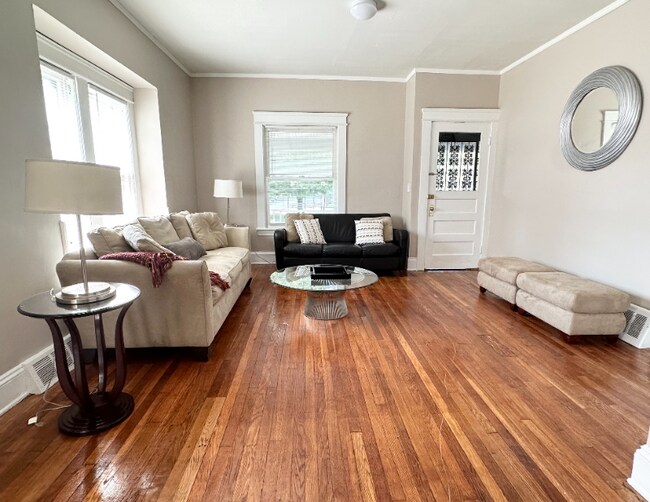 Foto del edificio - 1555 E 118th St