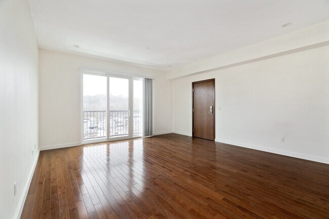 Building Photo - 161 Hyde Park Ave