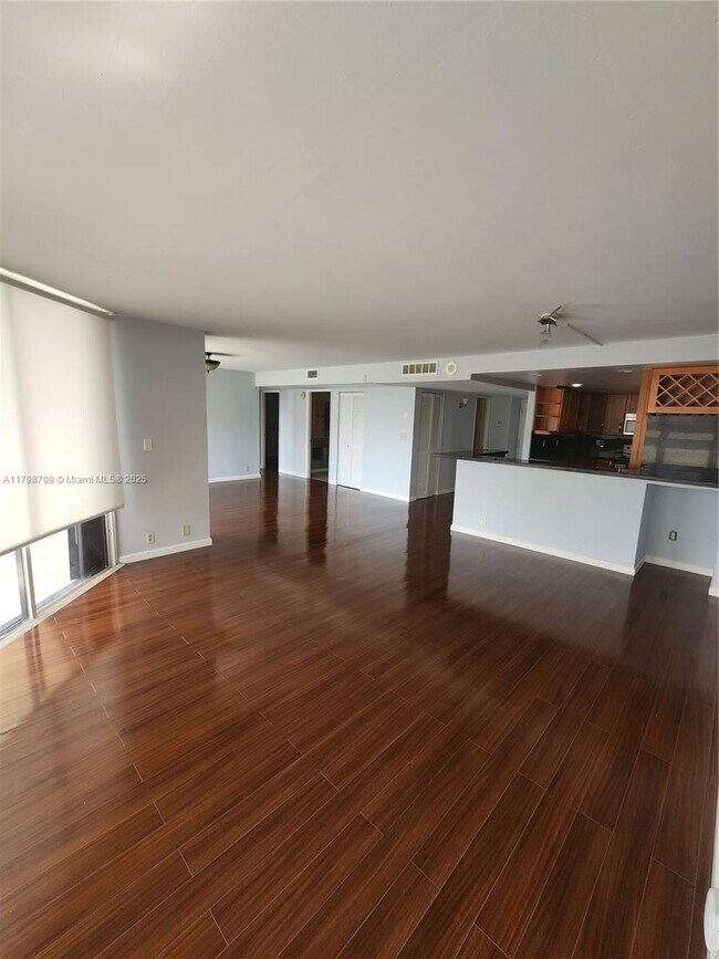 Foto del edificio - 1865 Brickell Ave