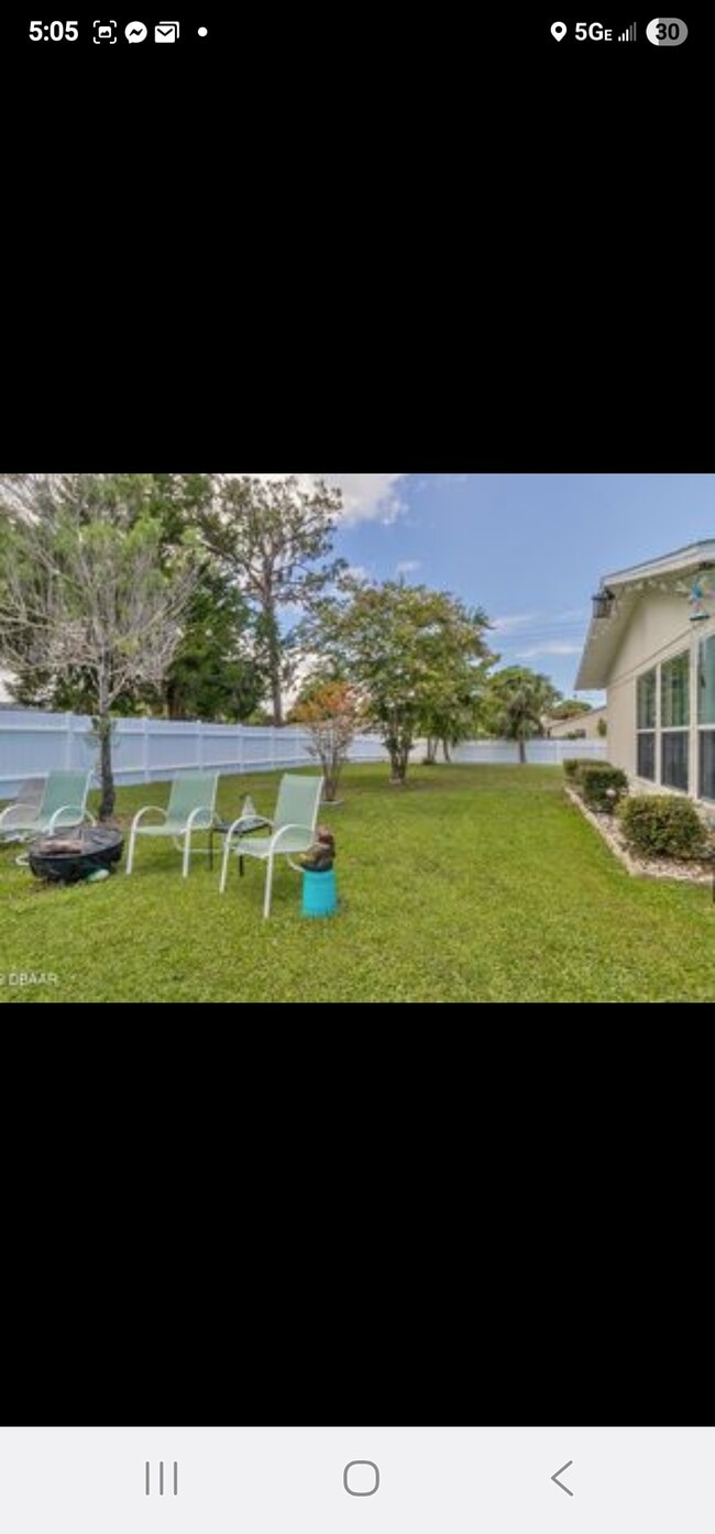 Foto del edificio - 2404 Pine Tree Dr