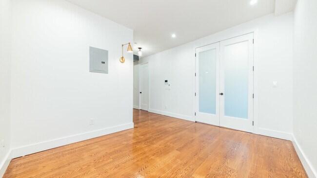 Foto del edificio - 228 Manhattan Ave