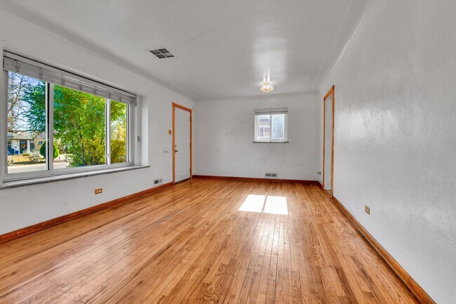 Foto del edificio - 4 bedroom, 2 bath home in Park Hill