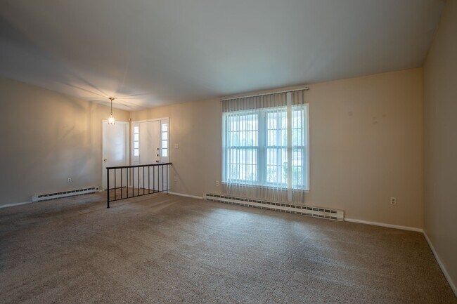 Foto del edificio - Stunning 3 BR/2 BA Single-Family Home in B...