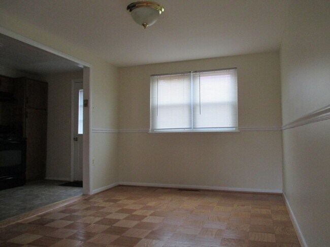 Building Photo - 3 Bedroom EOG Townhome in Maiden Choice