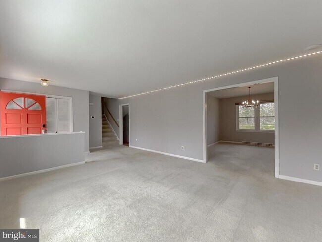 Building Photo - 23085 Esperanza Dr