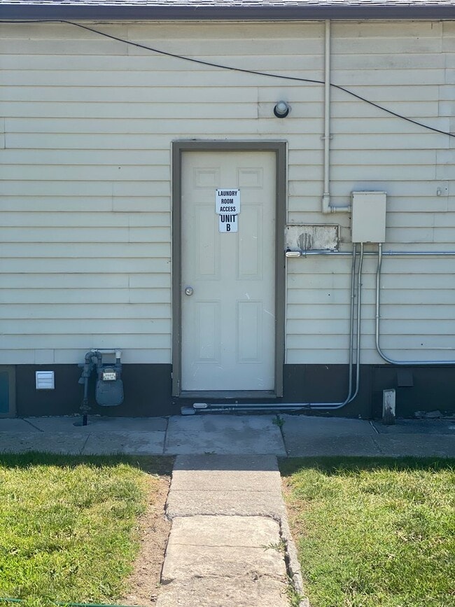 Building Photo - 303 Ivy St
