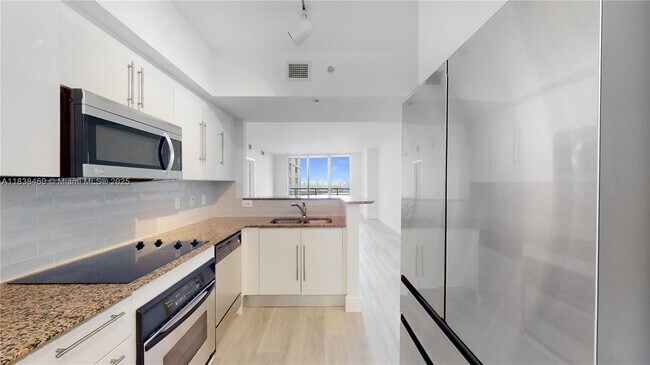Building Photo - 325 S Biscayne Blvd