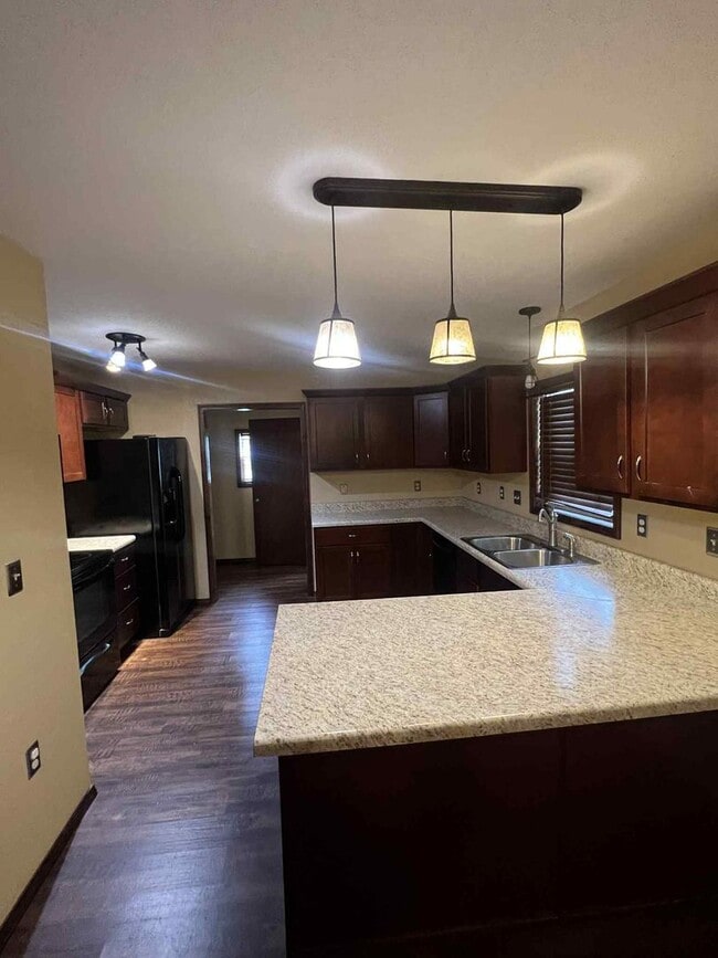Building Photo - BEAUTIFUL 2 BEDROOM / 1 BATHROOM IN JOPLIN...