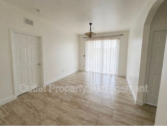 Building Photo - 8630 Buccilli Dr