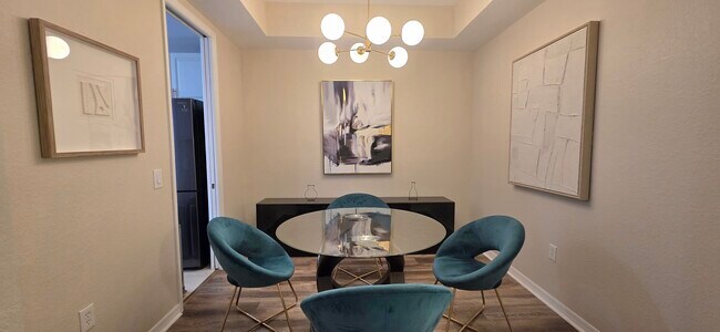 Foto del edificio - 1355 Mariposa Cir