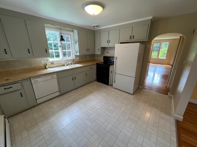 Building Photo - 48 River Ave