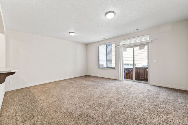 Foto del edificio - Charming 3BD/2.5BA Home in Desirable Woodr...