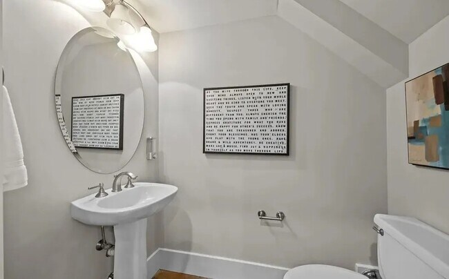 Building Photo - Modern 1BR